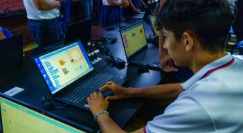 Jóvenes estudian en el Catatumbo.