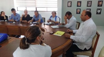 Los alcaldes buscan apoyo de las organizaciones internacionales.