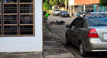 La Policía incautó el arma del atacante y la moto en la que se movilizaba. / Foto Cortesía