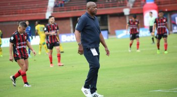 Bernardo Redín, técnico del Cúcuta Deportivo 2025. 