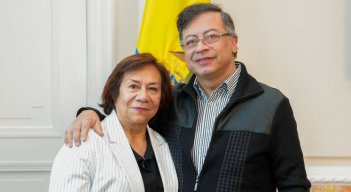 ROSA VILLAVICENCIO. 