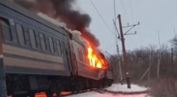 Video: Rusia bombardea tren ucraniano y deja víctimas mortales