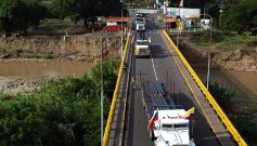 Comercio binacional. / Foto Carlos Ramírez-La Opinión