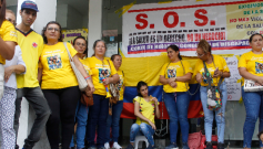 Madres protagonizaron plantón a las afueras de la Nueva Eps en Cúcuta.