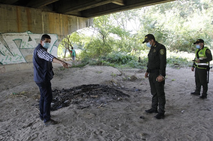 La actividad se lleva a cabo en conjunto con la Policía Ambiental, Corponor y la Defensa Civil. /Foto:  Luis Alfredo Estévez/ La Opinión 