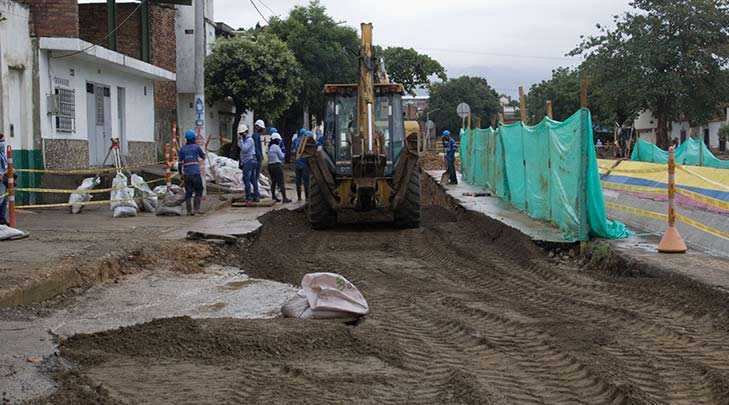 La empresa contratista trabaja a marcha forzada para contener la contaminación.