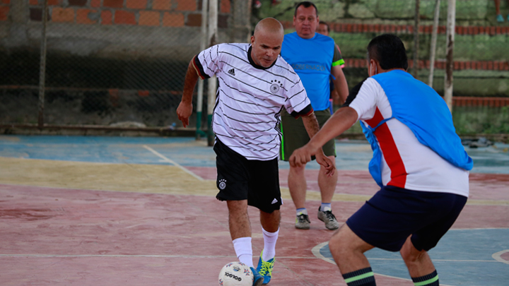 El partido se llevó a cabo en la cancha de microfútbol del 28 de Febrero.