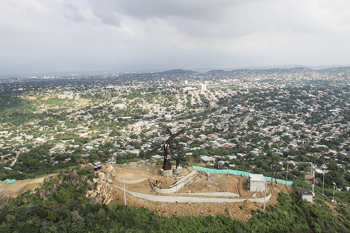 Construcción del mirador Jesús Nazareno en Antonia Santos, enero 2017.