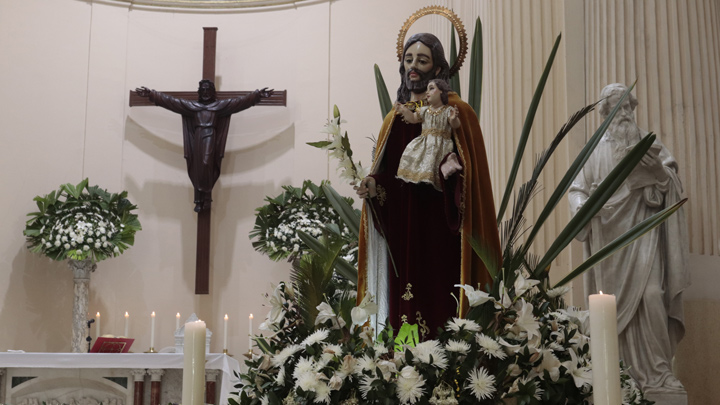 Las imágenes religiosas son 'protectoras' para los católicos y según la fe generan repudio en las personas poseídas./FOTO: Alfredo Estévez-La Opinión