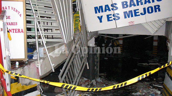 La bomba acabó con buena parte del edificio, situado en pleno corazón de Cúcuta.