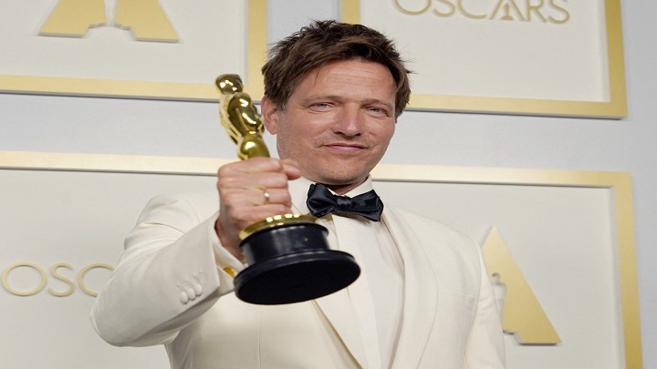 Thomas Vinterberg, ganador del Mejor Largometraje Internacional por "Another Round"./FOTO: AFP