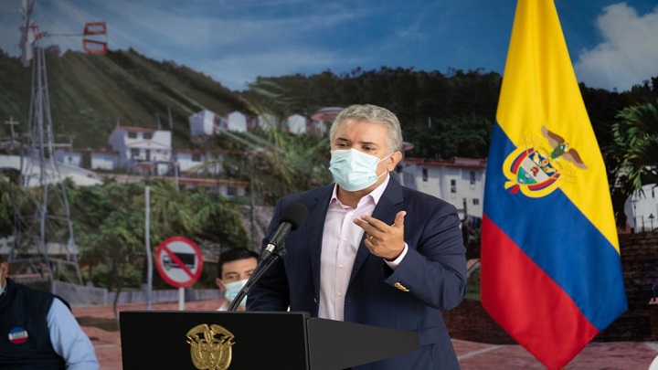 El presidente también señaló que estará gestionando nuevos proyectos para la casa campesina, cada adulto mayor y la obra del estadio./FOTO: Cortesía