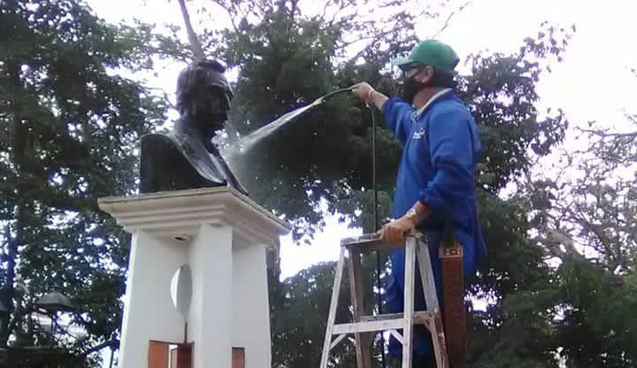 Jornada de limpieza en los monumentos.