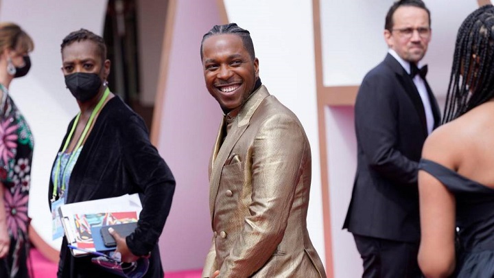 El nominado a Mejor actor de reparto Leslie Odom Jr. en esta gala en la que los invitados estuvieron en cuarentena y han sido sometidos a varias pruebas de hisopado./FOTO: Colprensa