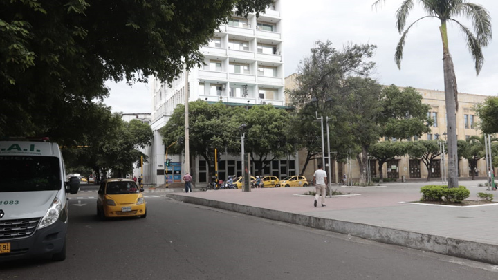  La Opinión hizo un corto recorrido en el que evidenció las calles de la ciudad desoladas. Las parroquias tampoco se ven abarrotadas como era el panorama durante esta época antes de aparecer la COVID-19, pues dentro de estos espacios se deben tener en cuenta el distanciamiento social y el uso del tapabocas para evitar contagios. / Foto: Alfredo Estévez