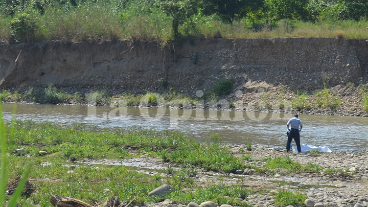 El abuelo de 65 años se aventuró a pasar el río Pamplonita, a la altura del barrio San Gerardo, junto con sus nietos.