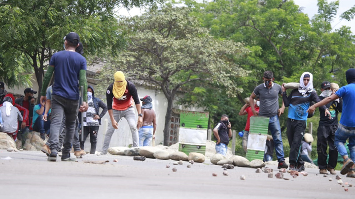 Solo permiten el paso de misiones humanitarias y personal de la salud 