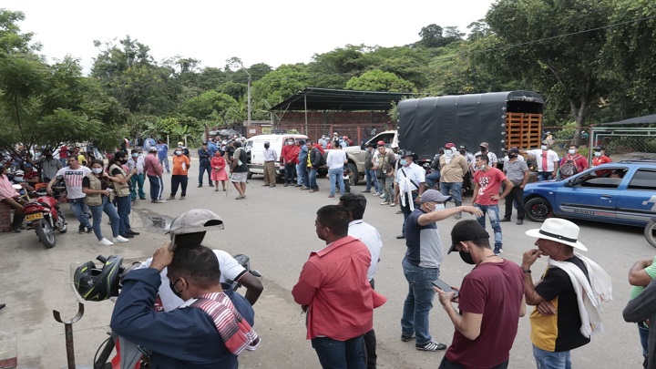 Hasta la 6:00 p.m., estará habilitado este corredor humanitario para que los vehículos con víveres puedan salir de los bloqueos.