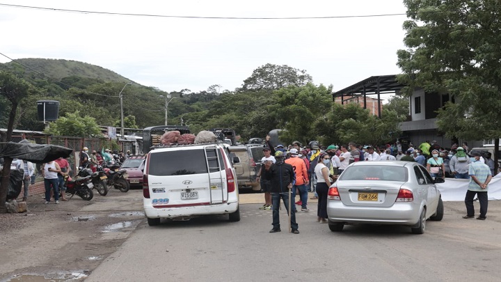 En Pedregales se presentan manifestaciones por parte de los arroceros, quienes señalaron están en quiebra por la importación del arroz.