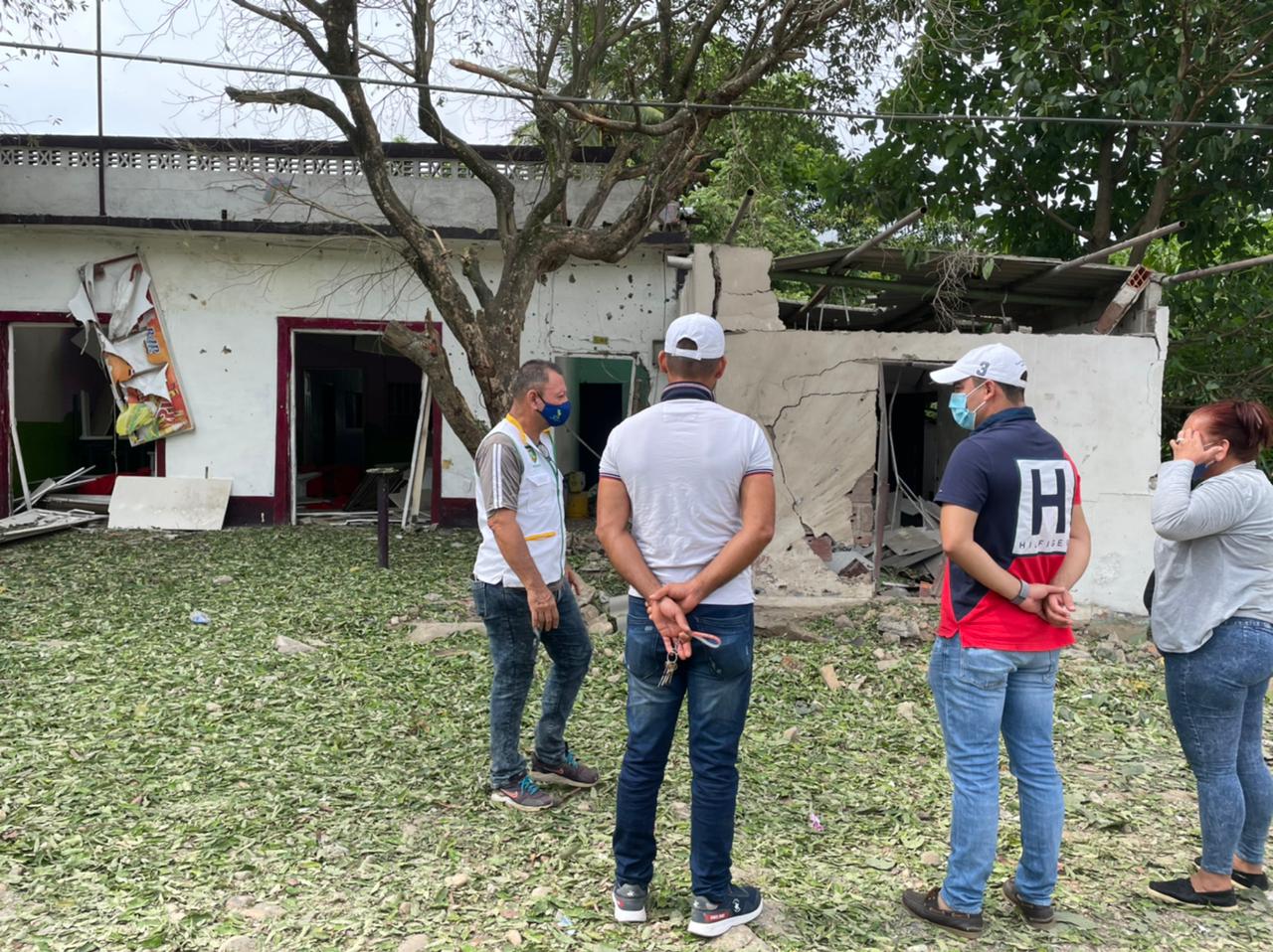 Varias edificaciones terminaron con grietas en sus paredes, puertas y ventanas dañadas, entre otros daños materiales
