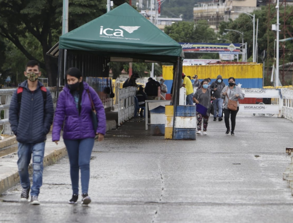 Por el Puente Francisco de Paula Santander no está permitido el paso humanitario. 