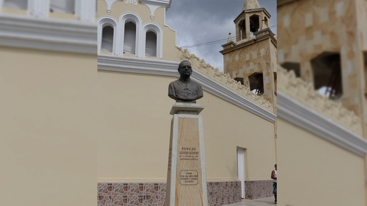 Donde hoy está la Parroquia Santísima Trinidad, antes existía un teatro.