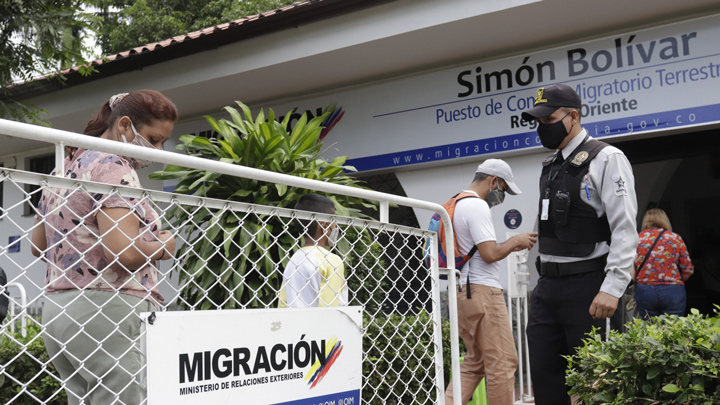 El sellado del pasaporte en el puente Simón Bolívar se reanudó.