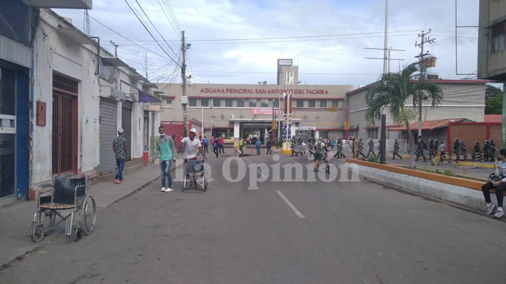 El ambiente es tenso ante el cierre de fronteras que mantienen Venezuela con Colombia.