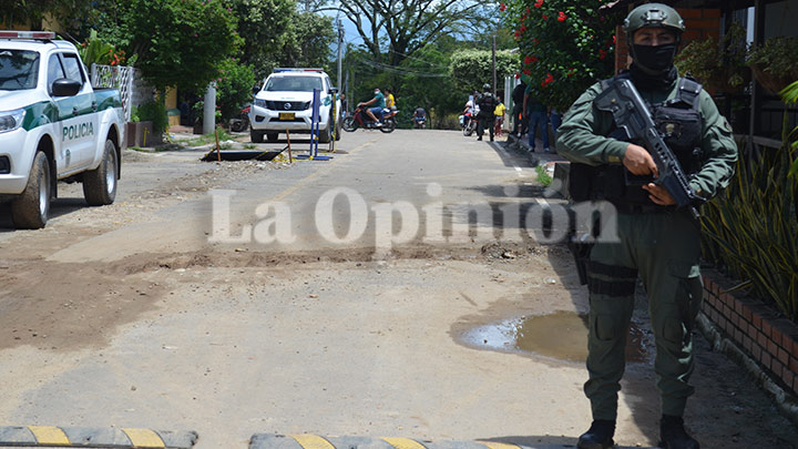 La Policía de Norte de Santander llegó al lugar y acordonó la escena del crimen. 