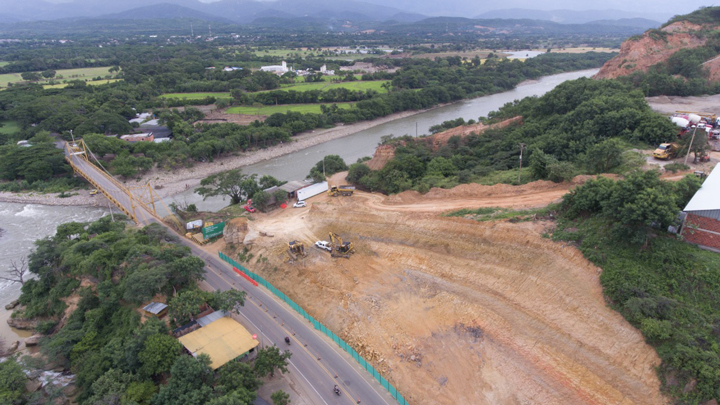 También se lleva un avance del 90% de la remoción de taludes.