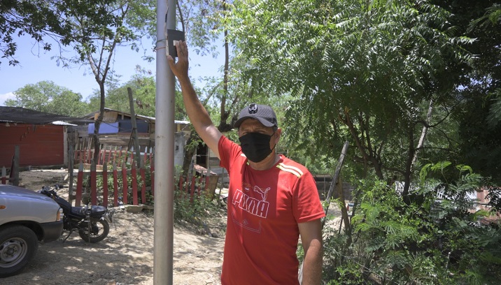 José Quintero, líder comunal, está gestionando la instalación de los servicios públicos.