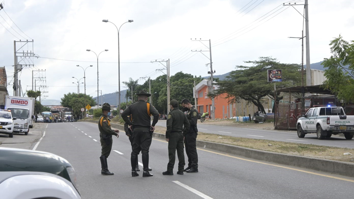 Un grupo antiexplosivos hace presencia en el lugar 