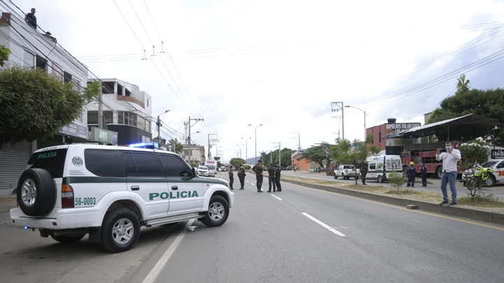 La vía se encuentra cerrada hace media hora 