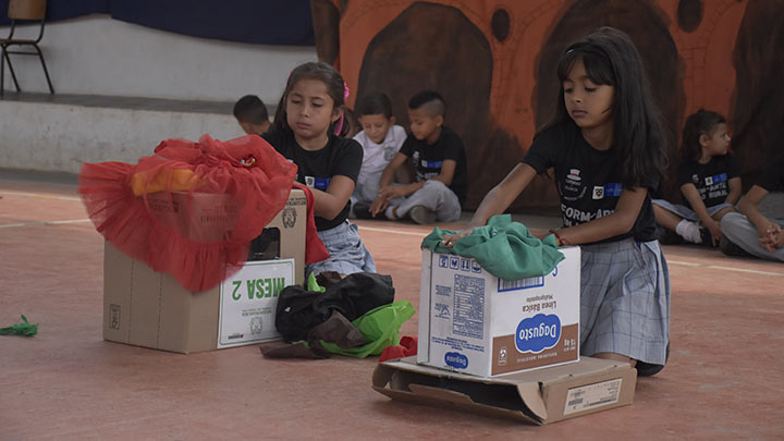 Dos veces por semana ensayan en la sede de la escuela Luis Carlos Galán. / Fotos La Opinión / Pablo Castillo