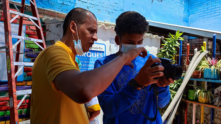 ConVivimos Chévere apunta a la importancia e influencia que tienen los medios de comunicación en el progreso y mejora del tejido social./Foto: cortesía