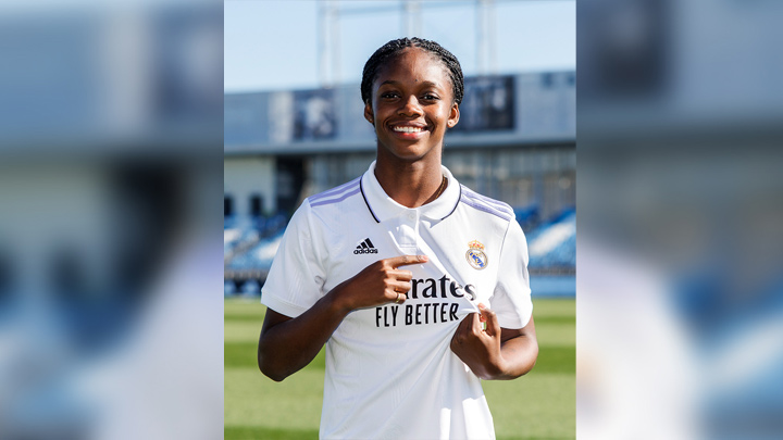 Linda Caicedo fue presentada este viernes por el equipo español.