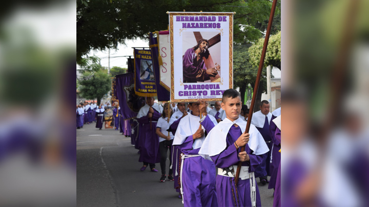 Nazarenos de Cúcuta durante el viacrucis