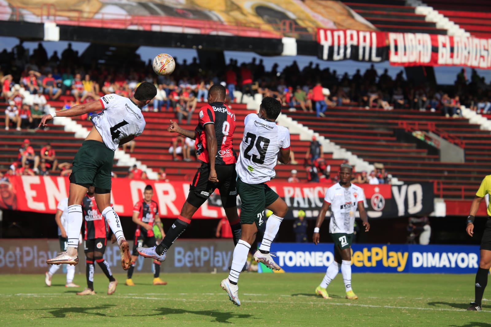 El partido ha tenido movimientos buenos de parte y parte. Foto: Juan Pablo Cohen / La Opinión