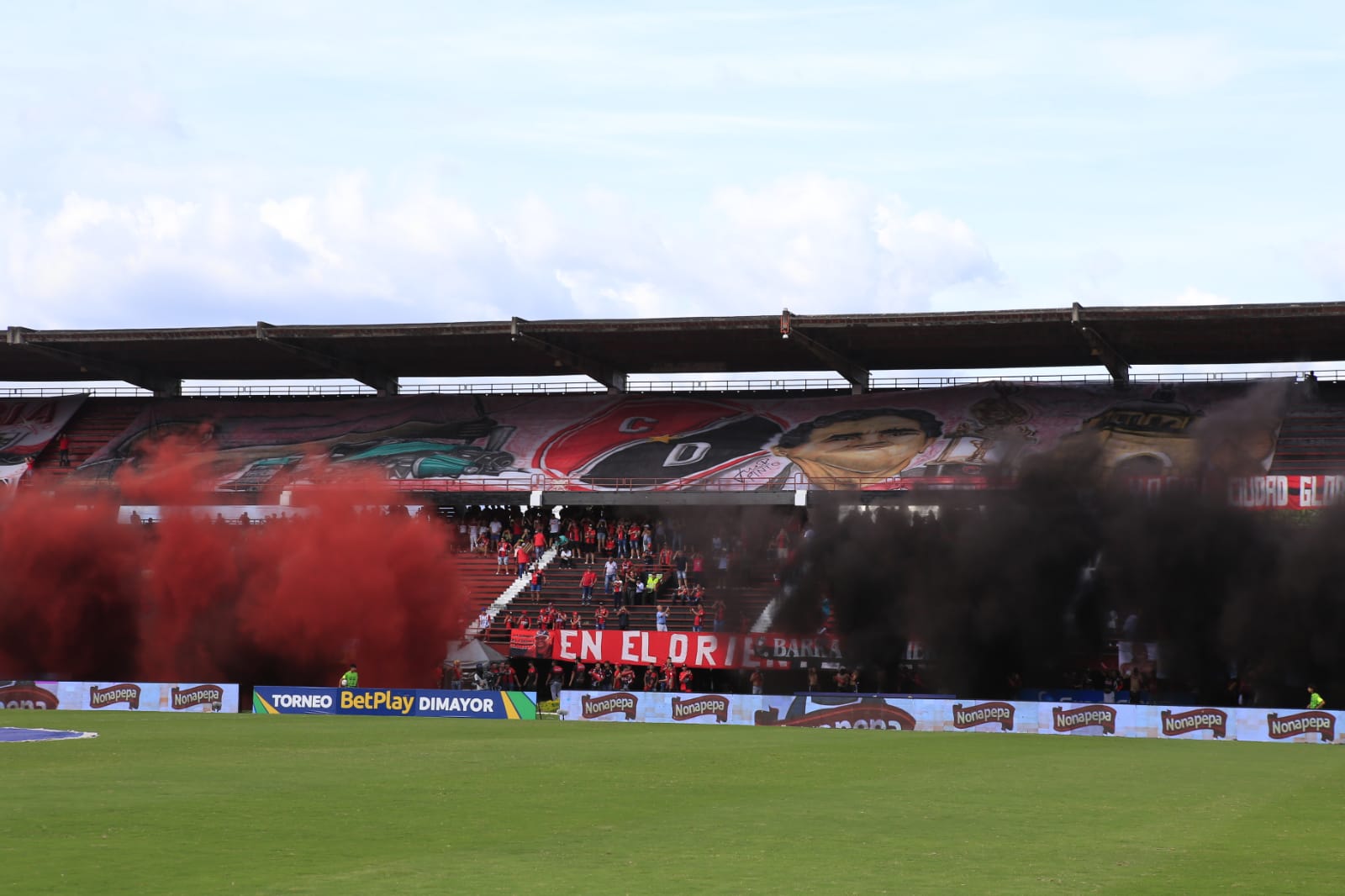 El estadio estaba preparado para la llegada de los jugadores. Foto: Juan Pablo Cohen / La Opinión