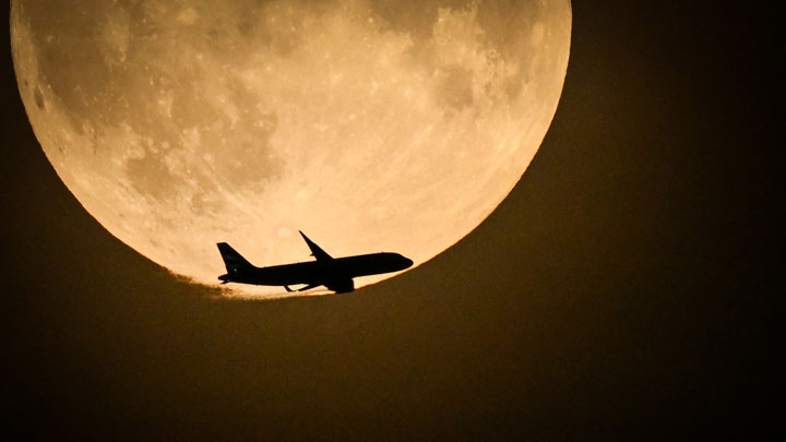 Superluna en Londres, Reino Unido. Foto: Justin Tallis / AFP.