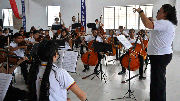 La disciplina y voluntad es la muestra de la fuerza que ha tomado la orquesta binacional. (Foto: Jorge Gutiérrez /La Opinión)