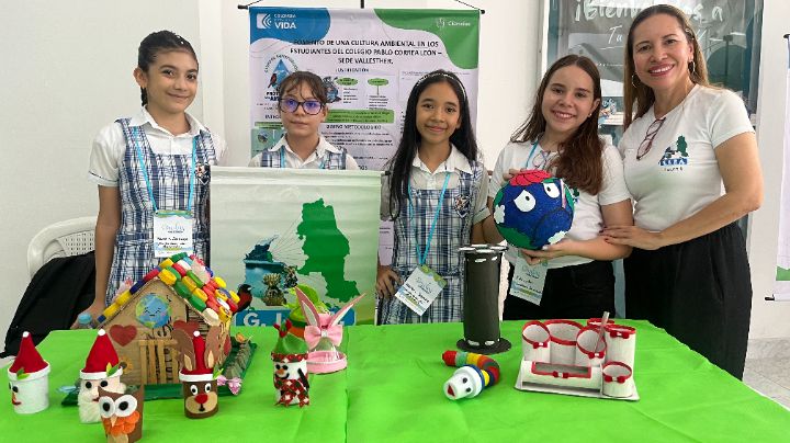 Karen Santiago, Yoeli Villalobos, María Guadalupe Saavedra, Hade Castro y Laura Vianey Barrera (Colegio Pablo Correa León de Cúcuta). / Foto: Cortesía / La Opinión