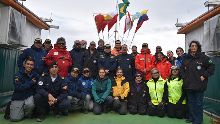 La expedicón contó con la participación de 101 tripulantes, 30 investigadores, 23 entidades, 5 países aliados en cooperación internacional, 12 proyectos de investigación a bordo y 15 proyectos en cooperación internacional. 