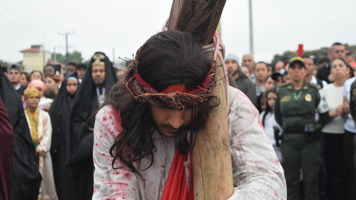 Villa del Rosario: El Viacrucis diocesano reunió a miles de devotos el Viernes Santo.Foto:Cortesía