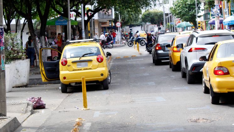 Los conductores no respetan los espacios exclusivos para bicicletas. / Foto: Stefany Peñaloza / La Opinión 