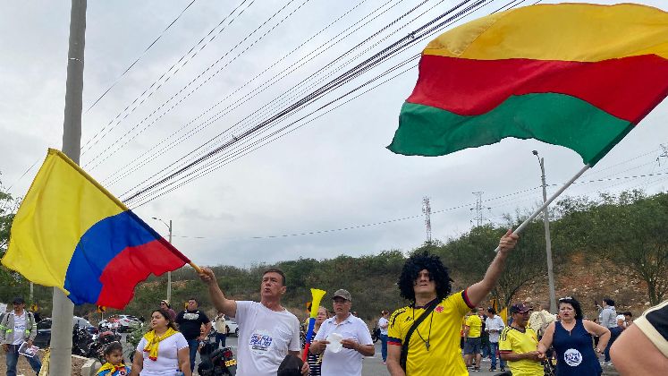 BANDERAS COLOMBIA Y VILLA DEL ROSARIO