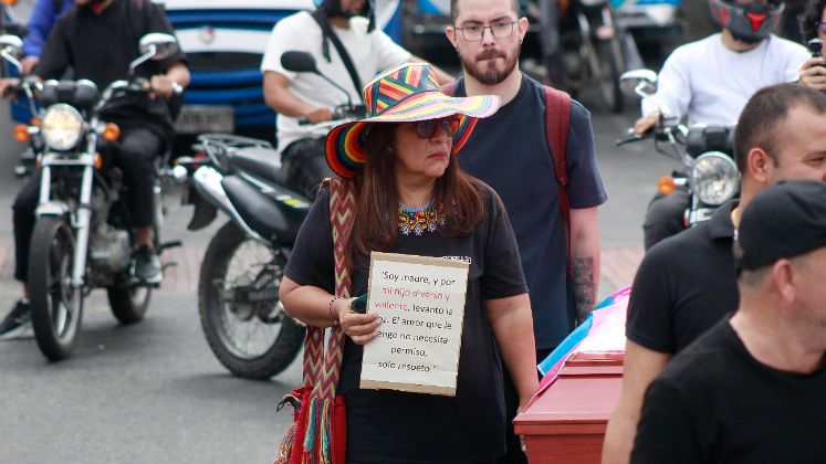 Carteles durante la marcha