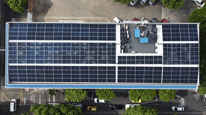 La instalación consta de 238 paneles solares