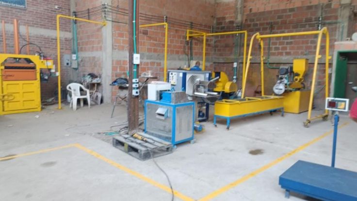 Reciclaje en centro de acopio en barrio La Ínsula.