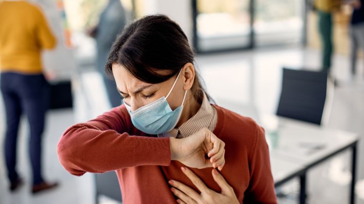 Entre los síntomas de la Epoc está la tos, flema y sensación de ahogo.